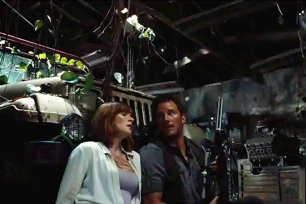 Chris Pratt Hides From Indominus Rex in 'Jurassic World' Final Trailer