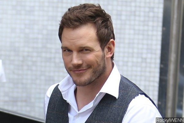 Video: Chris Pratt Shocked to See Fake Dinosaurs in Funny Prank