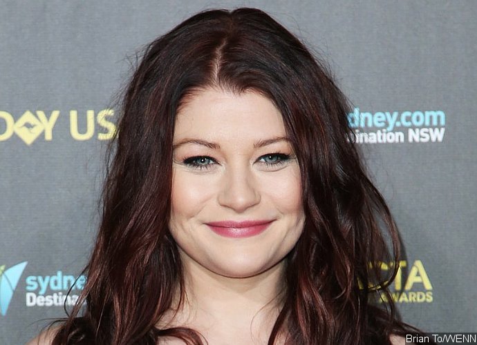 Emilie de Ravin Wants American Airlines to Fire 'Disgusting' Worker Who 'Grabbed' Her