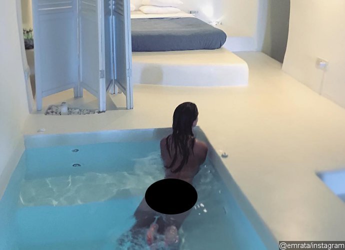 Emily Ratajkowski Goes Totally Naked in Hot Tub During Vacation in Greece