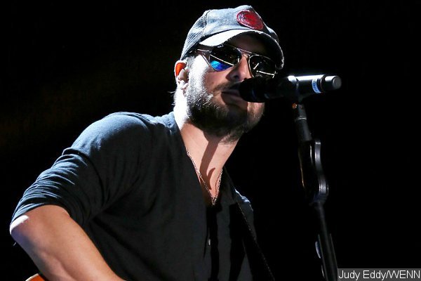 Video: Eric Church Plays Surprise Solo Show After His Band Catches Stomach Flu