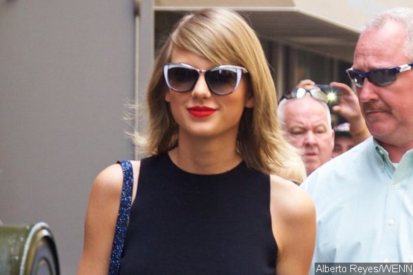 Fan Trying to Correct Taylor Swift's Grammar Gets Grammar Lesson From Singer