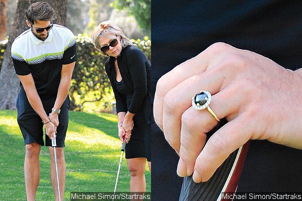 First Image of Jennie Garth's Engagement Ring Surfaces