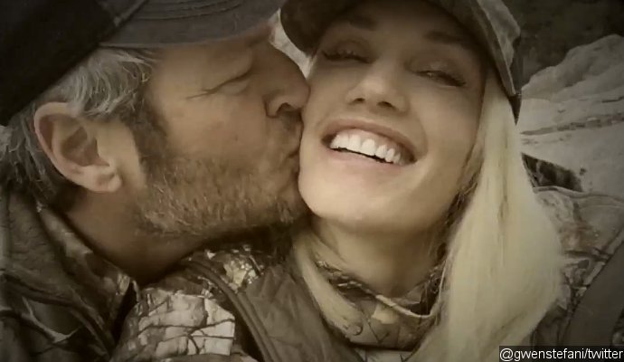Gwen Stefani Wishes Her Fans Merry Christmas With Blake Shelton PDA Video