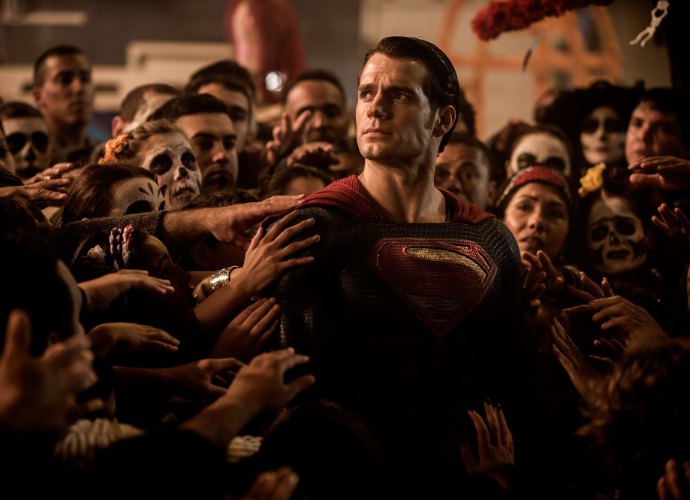 Henry Cavill Teases 'Batman v Superman' Prologue Scenes