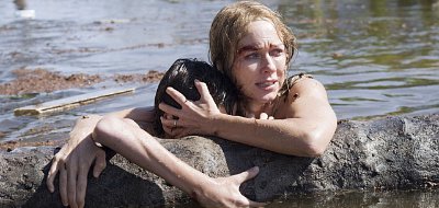 Naomi Watts survives the tsunami in 'The Impossible'