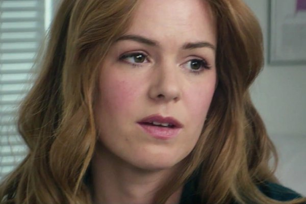Isla Fisher Possesses Harrowing Abilities in 'Visions' First Trailer