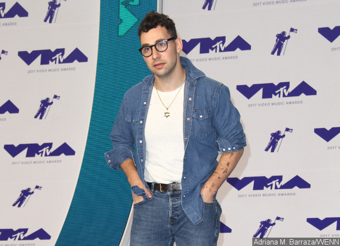 MTV VMAs 2017: Jack Antonoff Looks Bored and Eats Banana as Katy Perry Hosts