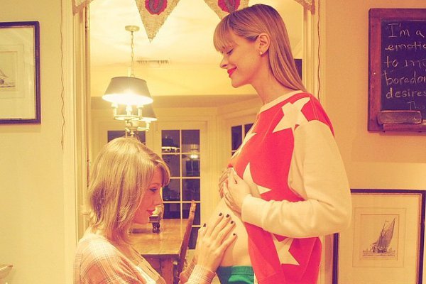 Jaime King Gushes About Taylor Swift Becoming Her Second Child's Godmother