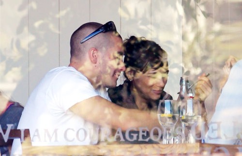 Jake Gyllenhaal Eats Off Rashida Jones' Plate During Lunch Date