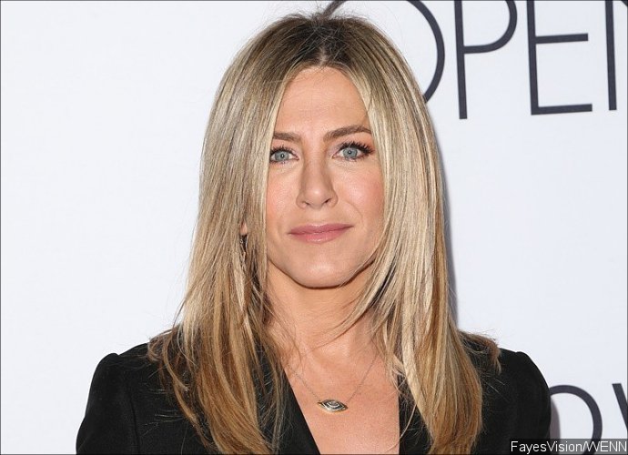 Jennifer Aniston Flashes Nipples in White Tank Top. See the Racy Pic!
