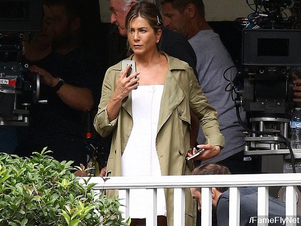 Jennifer Aniston Wears Nothing but a Towel on 'Mother's Day' Set