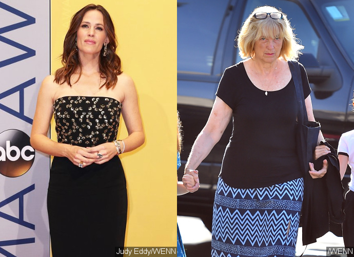 Jennifer Garner Enjoys Friendly Outing With Ben Affleck's Mom in L.A.
