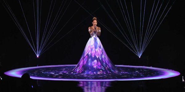 Jennifer Lopez Gives Beautiful Performance of 'Feel the Light' on 'American Idol'