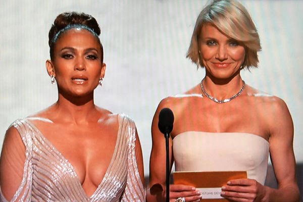 Jennifer Lopez's 2012 Oscars Dress Sparks Debate Whether She Has Nip Slip