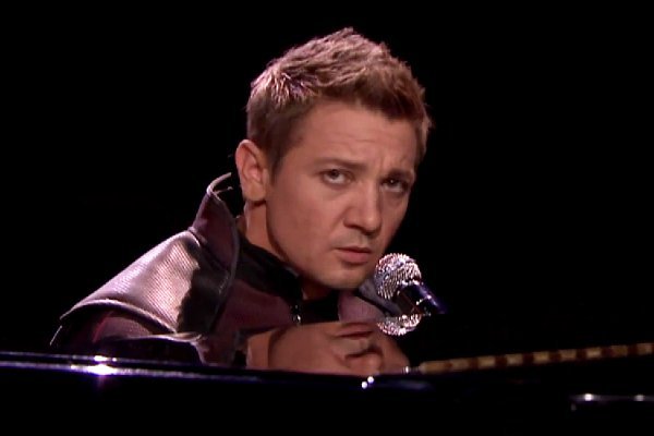 Video: Jeremy Renner Sings About Hawkeye's Underrated Power on 'Tonight Show'