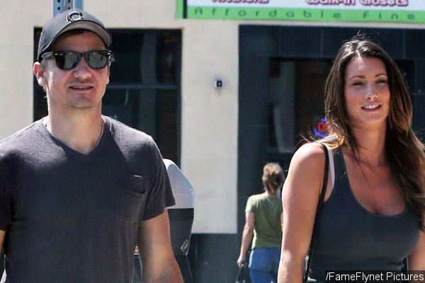 Jeremy Renner's Wife Sonni Pacheco Files for Divorce