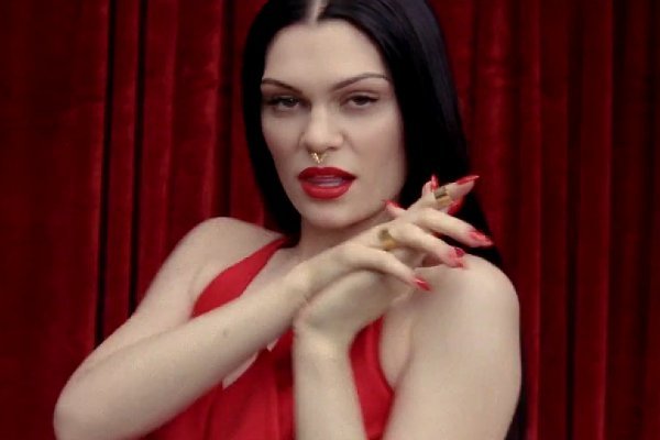 Jessie J Premieres 'Masterpiece' Music Video