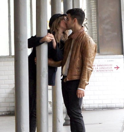 Joe Jonas Kisses Girl When Filming'Just in Love with You' Video