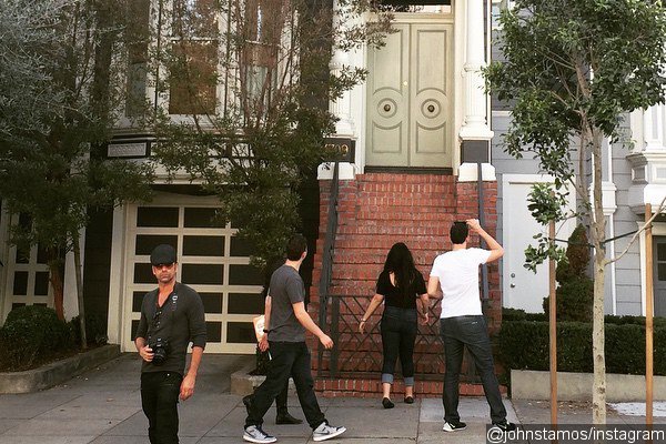 John Stamos Unnoticed by Fans When Visiting the 'Full House' Home