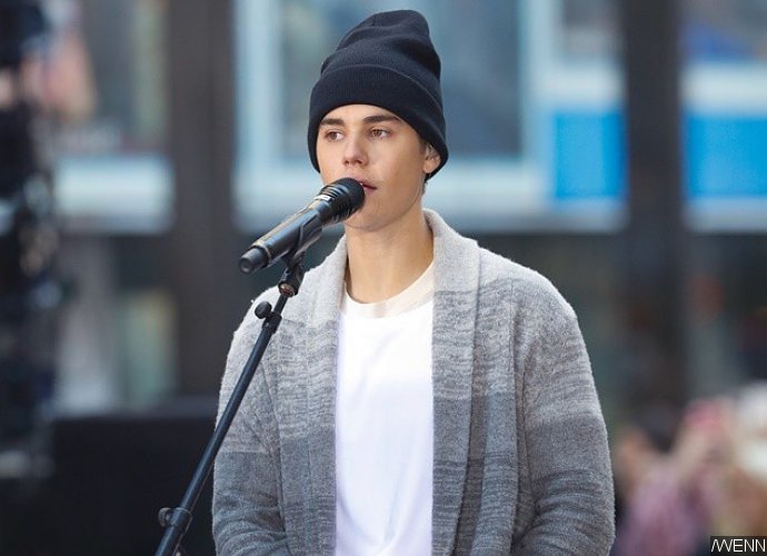 Justin Bieber Curses After Forgetting Lyrics to Own Christmas Song