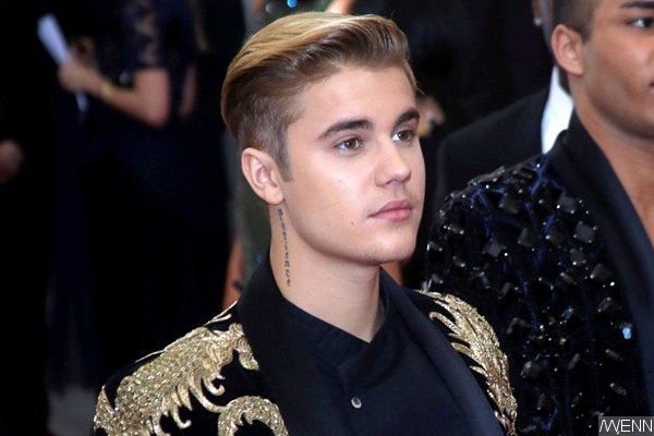Justin Bieber Direct Messages Lyrics of 'What Do You Mean' to Random Fans