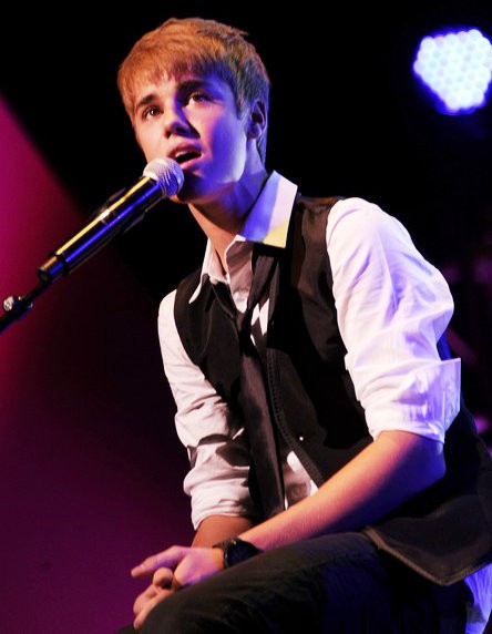 Video: Justin Bieber Sings Matchbox 20's '3 A.M.' at Music Hall of Fame