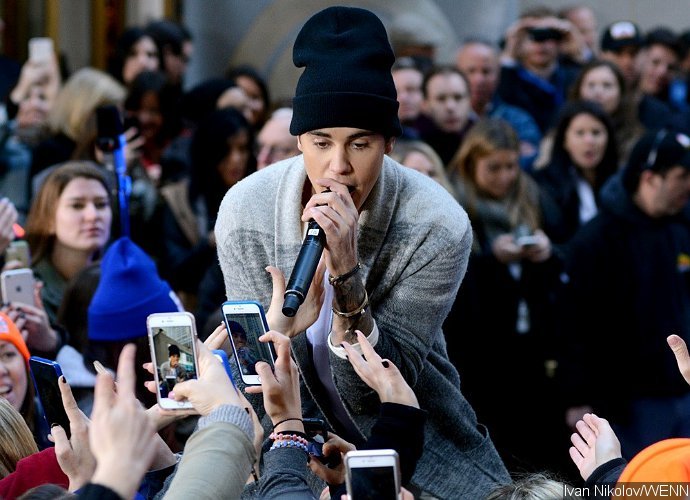 Watch Justin Bieber Surprise Clubgoers With Impromptu Mini Concert