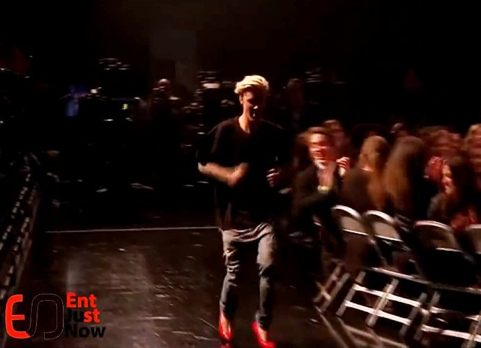 Video: Justin Bieber Wears Red High Heels, Goes for a Sprint