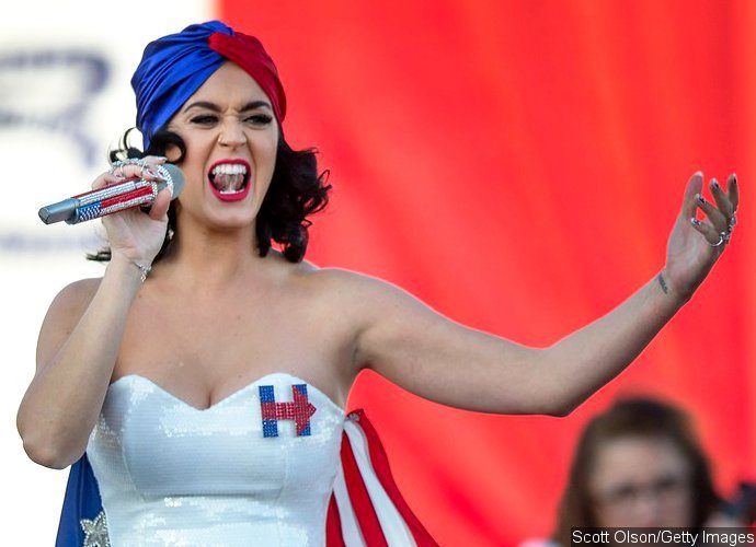 Video: Katy Perry Performs at Hillary Clinton Rally in Iowa