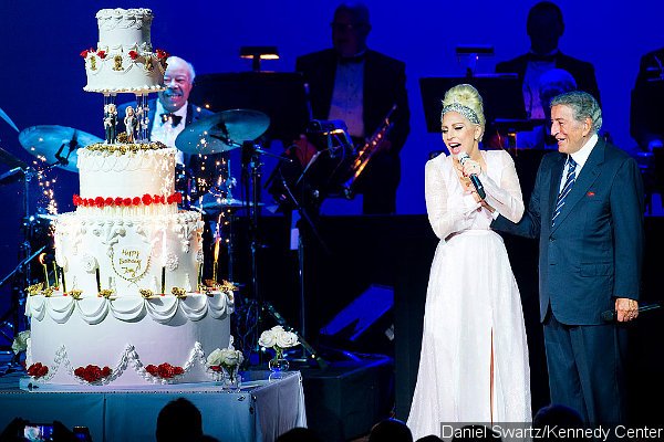Lady GaGa Surprises Tony Bennett With Early Birthday Cake on Stage