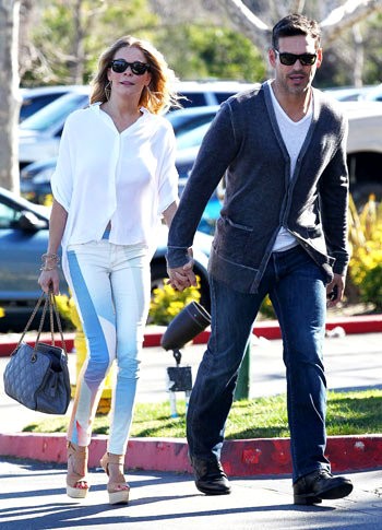 LeAnn Rimes Recovers From Minor Surgery, Goes to Church Before Super Bowl