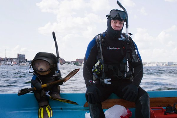 mark-wahlberg-and-ted-go-scuba-diving-in-ted-2-image.jpg
