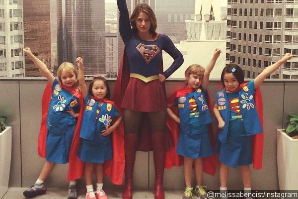 Melissa Benoist Meets Super Girl Scouts on Set of 'Supergirl'