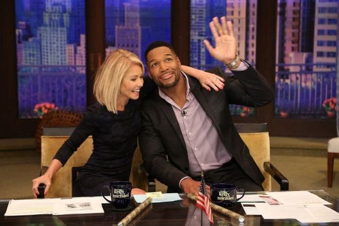 Michael Strahan Bids Farewell on 'Live!' and Seems to Get Dissed by Kelly Ripa After the Show