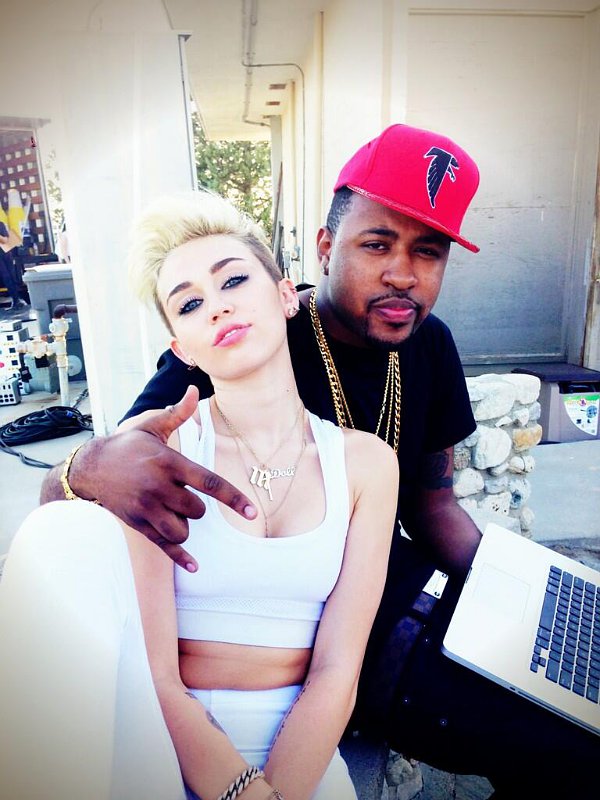 miley-cyrus-shares-images-of-we-can-t-st