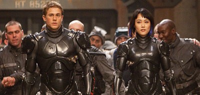 Idris Elba and Charlie Hunnam fights alien in a futuristic world in 'Pacific Rim'