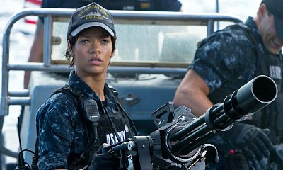 Taylor Kitsch and Rihanna fight robotic aliens on the sea in 'Battleship'
