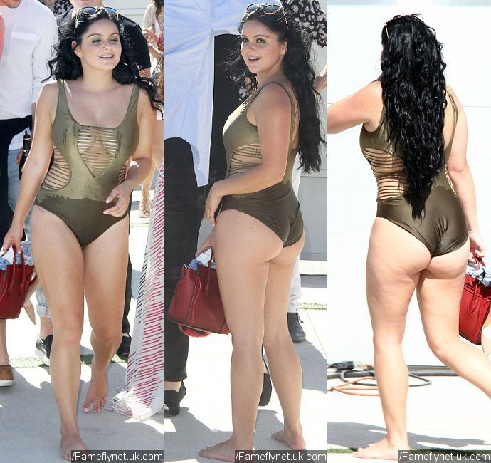Ariel Winter Flashes Serious Cleavage And Butt In Revealing Swimsuit Celeb Gossip Zone