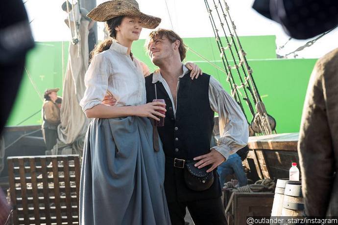 'Outlander' Season 3: New Behind the Scenes Photo Shows Claire and Jamie