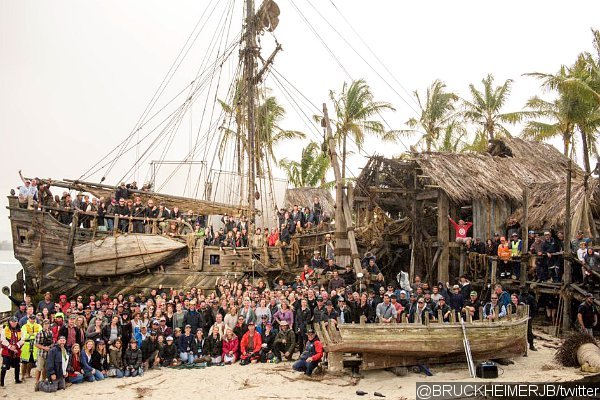 'Pirates of the Caribbean 5' Cast and Crew Gather in New Set Photo