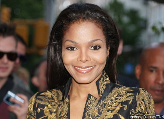 Pregnant Janet Jackson Steps Out in Full Islamic Dress