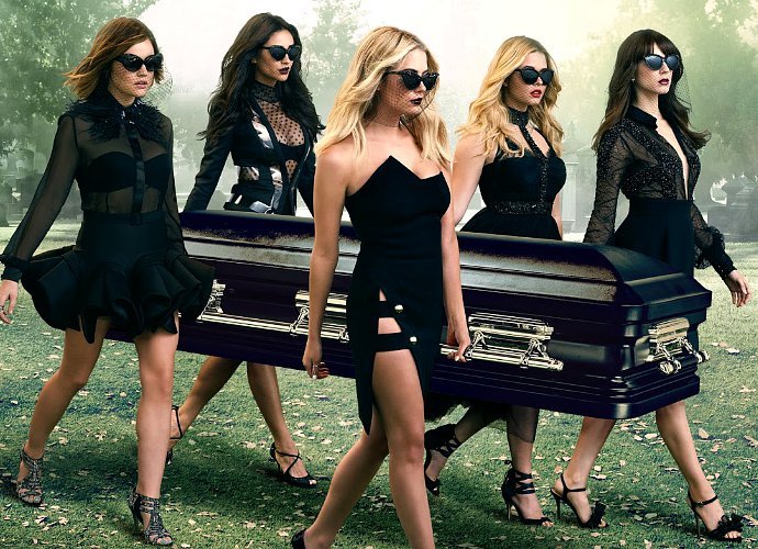 'Pretty Little Liars' Creator Teases Twin Twist With This Picture