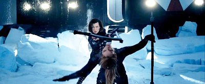 First 'Resident Evil: Retribution' Clip: Alice and Jill's Showdown