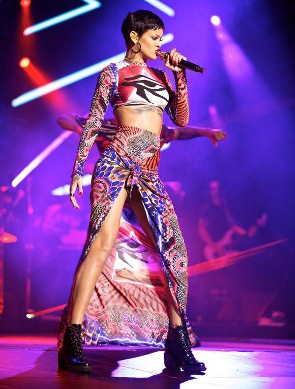 Video: Rihanna Performs in Azerbaijan Despite Protests