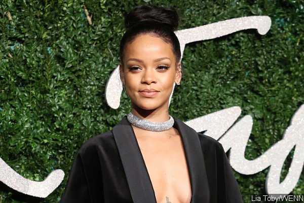 Rihanna Previews New Song 'Kiss It Better'