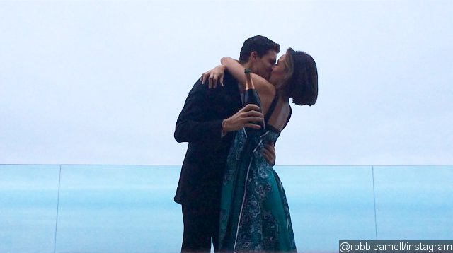 italia ricci and robbie amell italia ricci and robbie amell