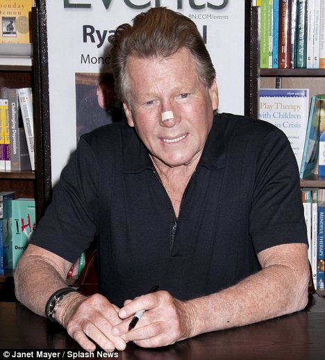 Ryan O'Neal Appears at Book Signing After 'Today' Cancellation