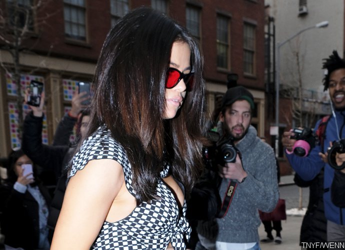 Selena Gomez Bares Cleavage in Revealing Dress While Addressing 'Difficult Time' Before Rehab Stint