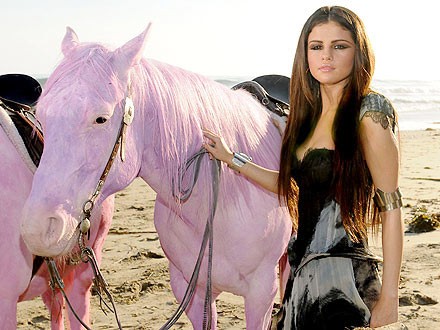 selena gomez imagenes. Selena Gomez Defends Painting